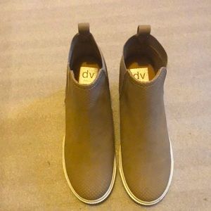 DV Dolce vita tan ankle boots in size 7.5 NWT